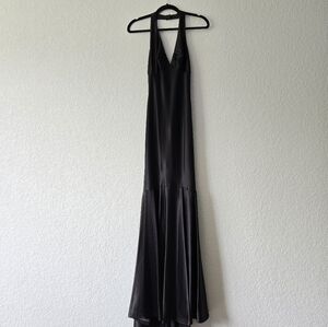 Issue New York 6 Black V neck Satin Gown